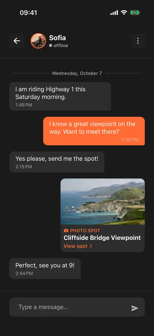 Revamigo-chat tussen twee rijders die een rit plannen met een gedeelde fotospot