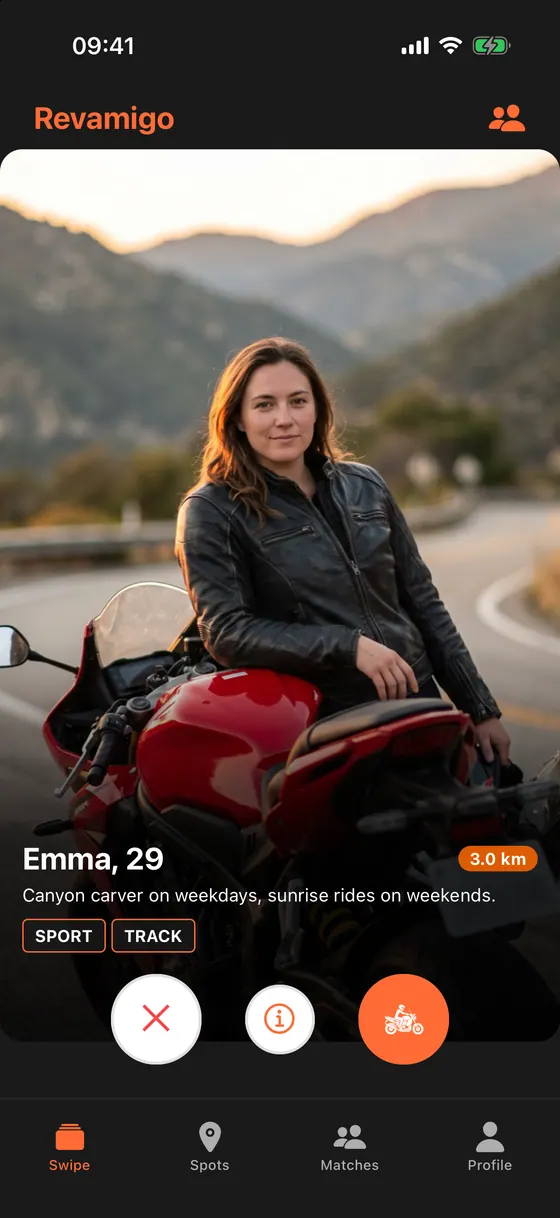 Revamigo-app met een rijder in de buurt, haar sportmotor en rijstijl